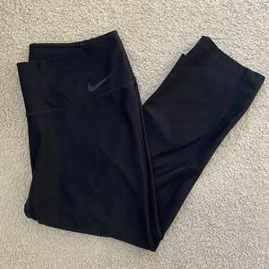 Nike Cropped Yoga Pants